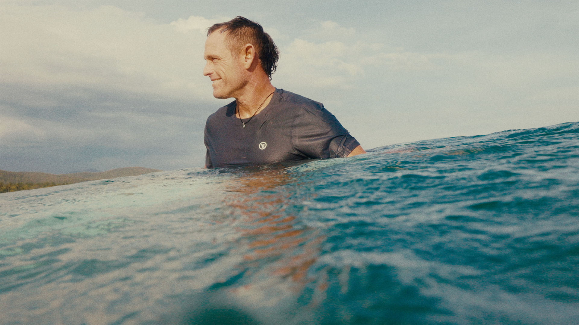 Taylor Knox surfing